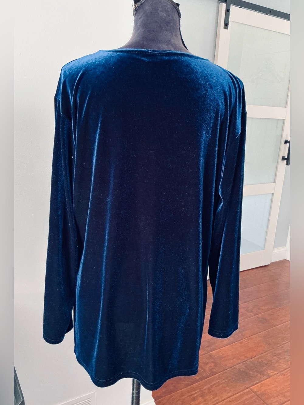 ELEGANT Velvet Long-Sleeve Scoop Neck tunic top 🌹 - Picture 3 of 11
